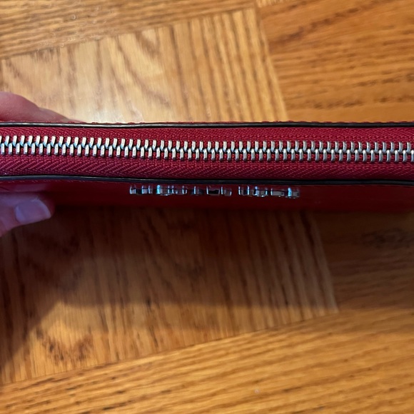 ♥️ Red Michael Kors Wallet♥️ - Picture 4 of 13